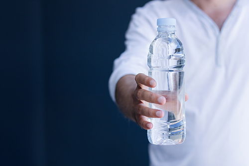 农夫山泉再推瓶装水新品,喊你多喝开水